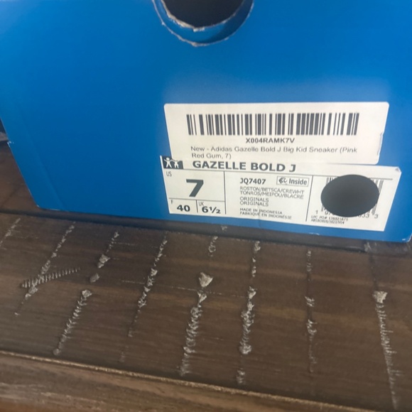 Brand new adidas gazelle size 7 - Picture 3 of 3